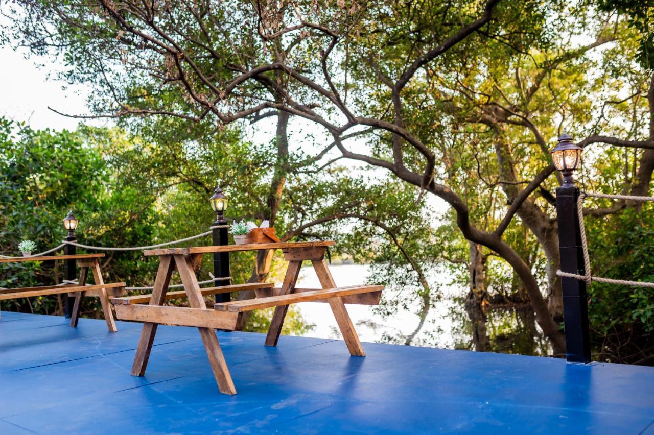 Tranquill Riverside Luxury Cottages With Bathtub, Кандолим Екстериор снимка