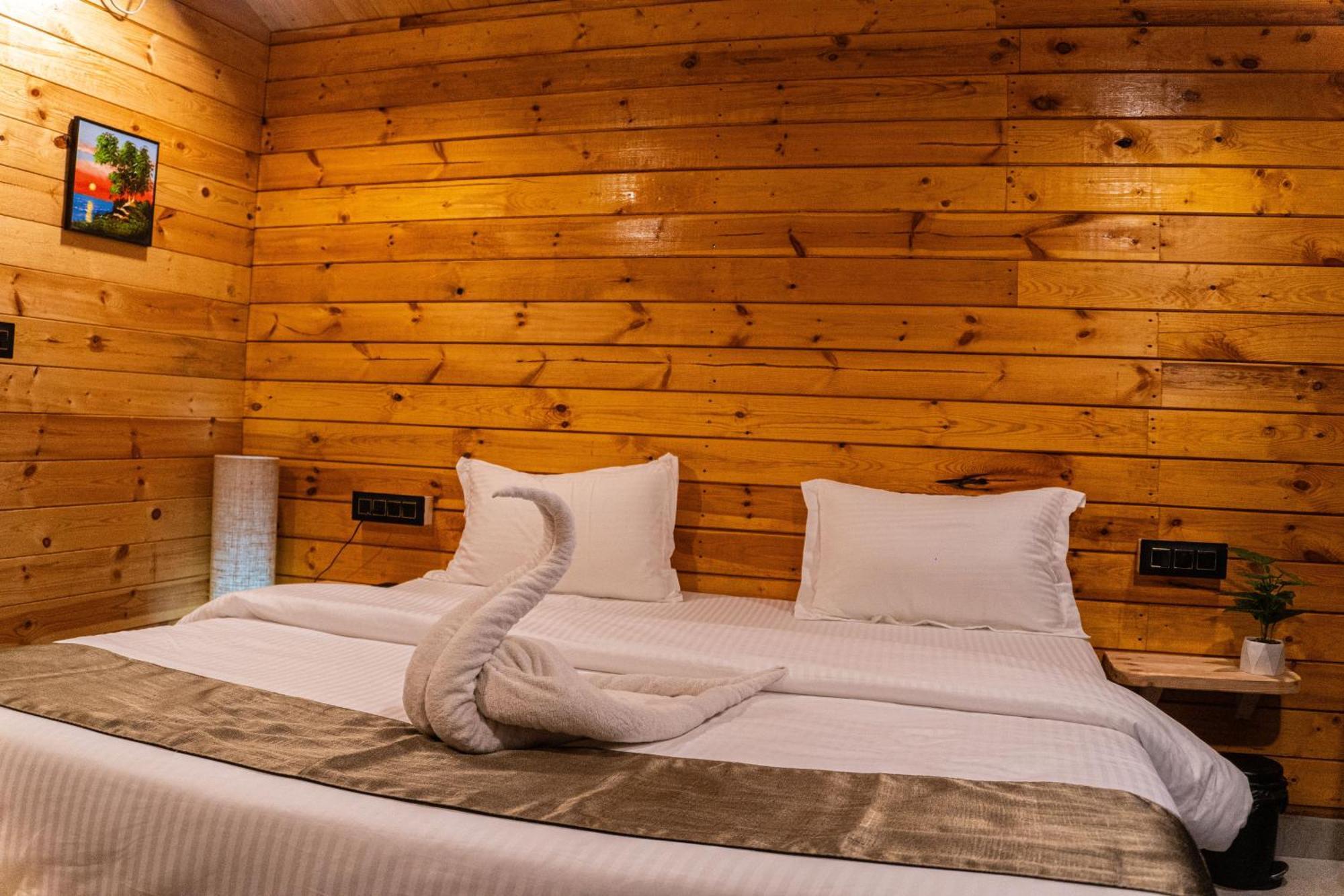 Tranquill Riverside Luxury Cottages With Bathtub, Кандолим Екстериор снимка