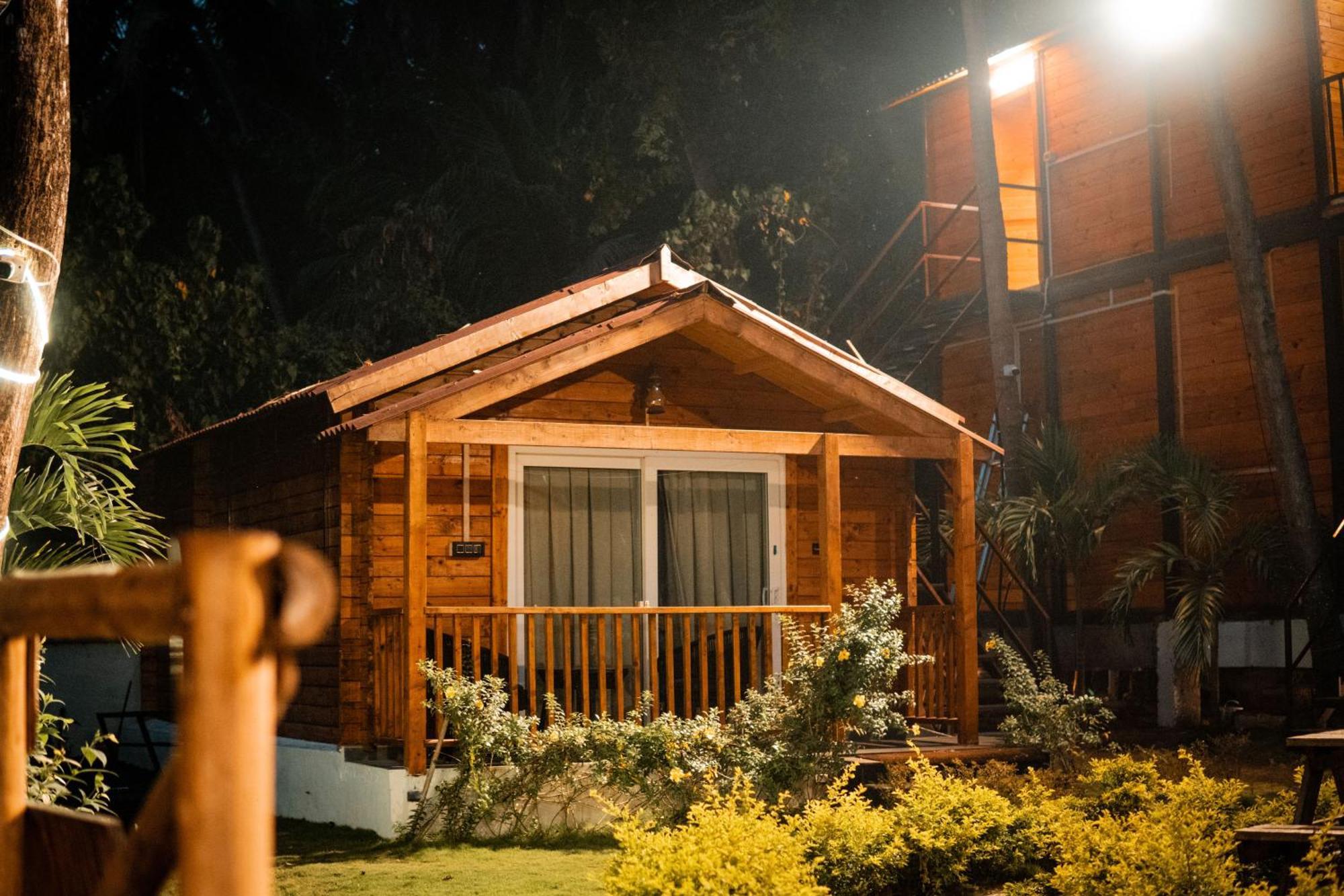 Tranquill Riverside Luxury Cottages With Bathtub, Кандолим Екстериор снимка