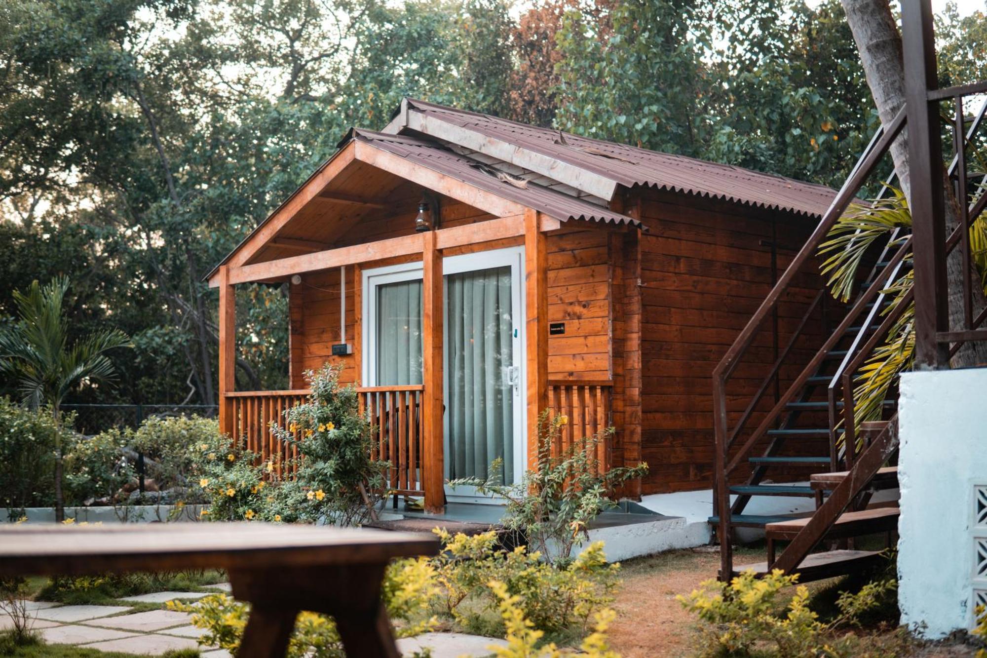 Tranquill Riverside Luxury Cottages With Bathtub, Кандолим Екстериор снимка