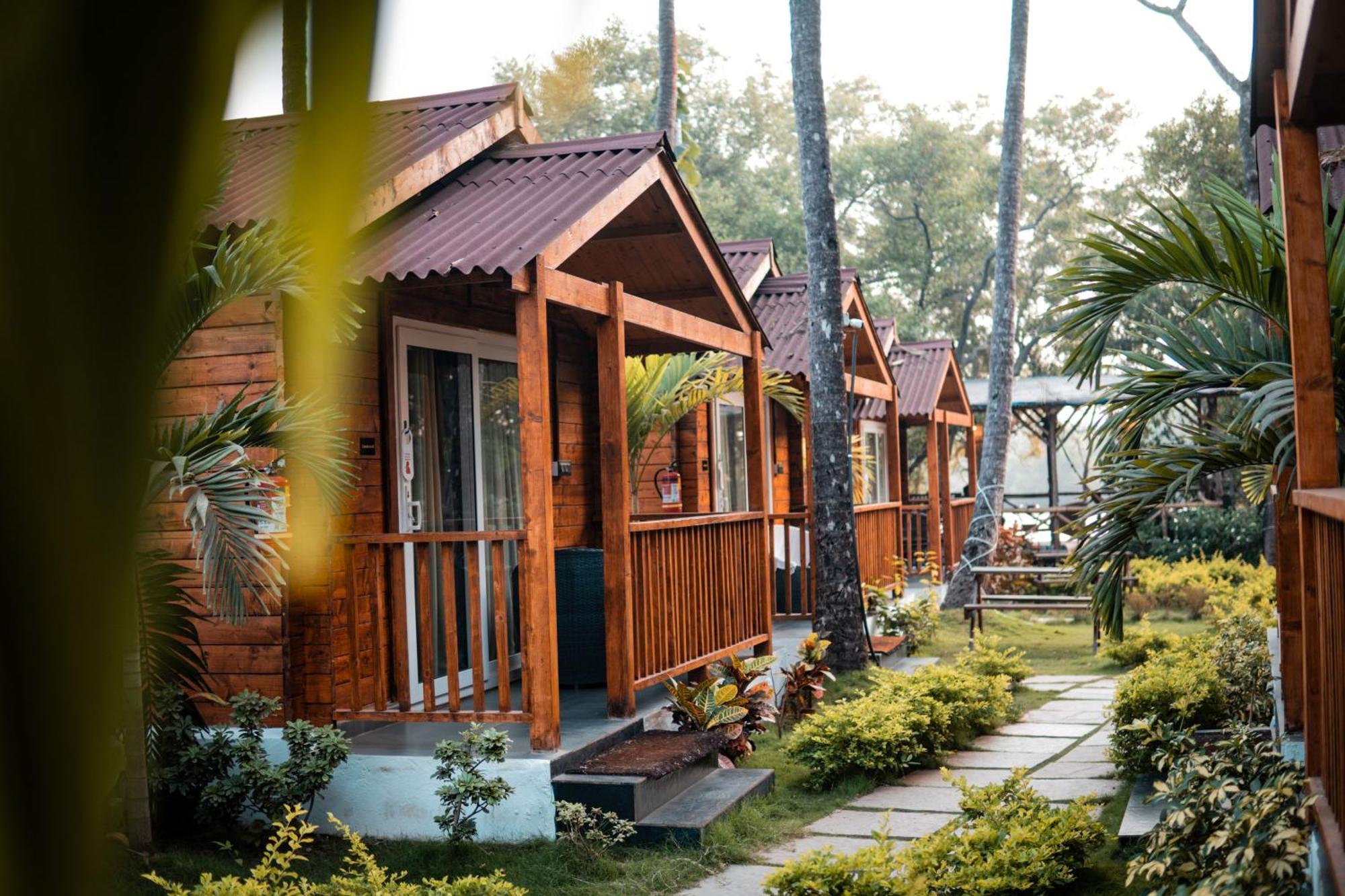Tranquill Riverside Luxury Cottages With Bathtub, Кандолим Екстериор снимка